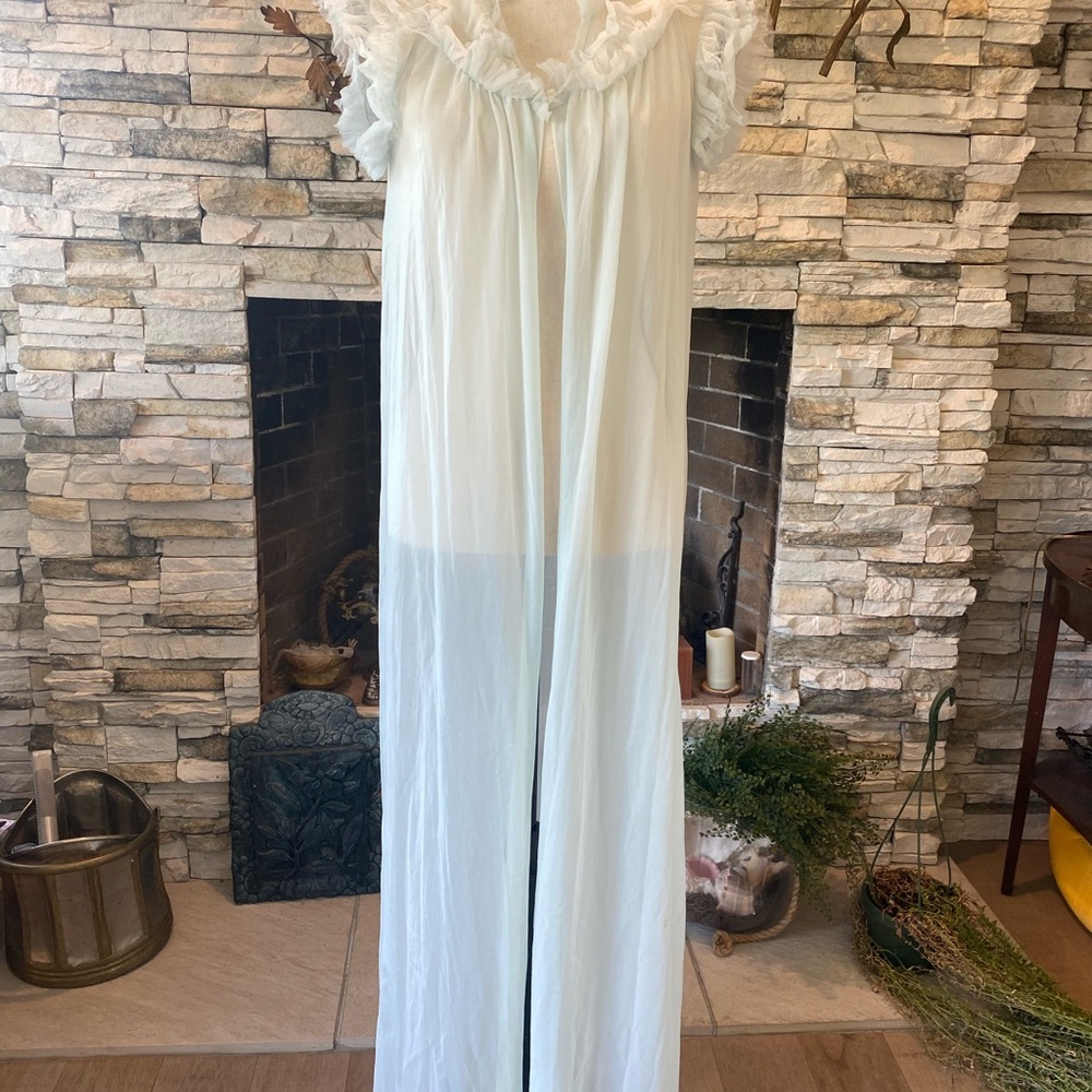 Vtg Henson Pale Blue Sheer Chiffon Peignoir Accent Robe Med 32 Long Ruffled USA